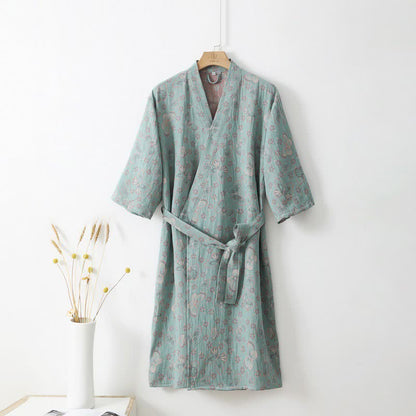 Bademantel aus doppellagiger Gaze aus garngefärbtem Jacquard mit Blumen- und Schmetterlingsmotiv