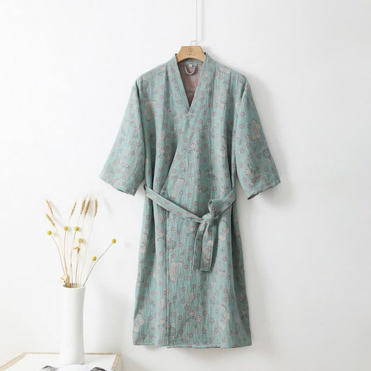 Bademantel aus doppellagiger Gaze aus garngefärbtem Jacquard mit Blumen- und Schmetterlingsmotiv