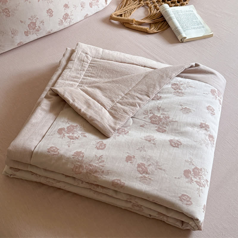 Elegante Sommersteppdecke aus garngefärbtem Jacquard-Baumwolle in Rosenoptik