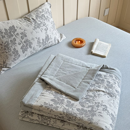 Elegante Sommerdecke aus garngefärbter Pflanzenbaumwolle im Jacquard-Stil