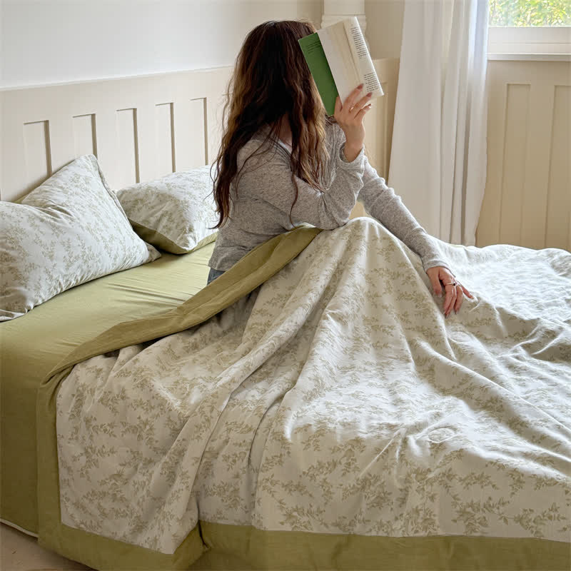 Sommersteppdecke aus garngefärbtem Jacquard aus Baumwolle mit Zweigen und Blättern