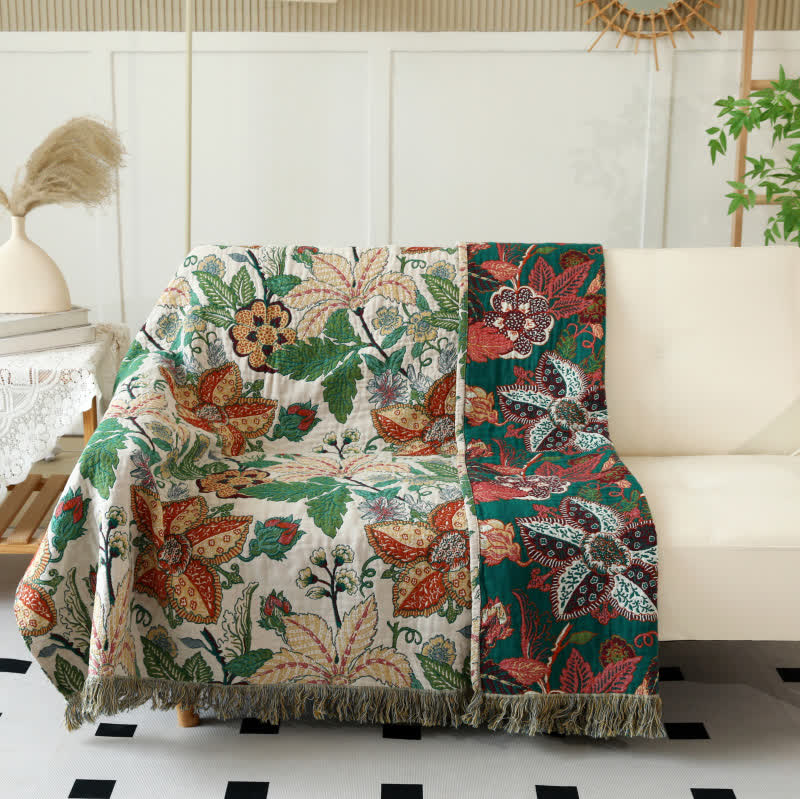 Wendedecke aus Baumwollgaze mit Blumen- und Blattmotiv und Quasten