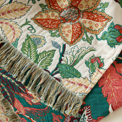 Wendedecke aus Baumwollgaze mit Blumen- und Blattmotiv und Quasten
