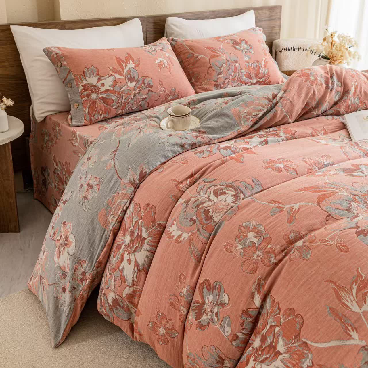 Wendbares Bettwäscheset aus Baumwollgaze mit Blumenmuster und Knöpfen (4-teilig)