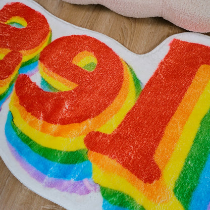 Rutschfeste Badematte aus weichem Fleece mit Regenbogenbuchstaben