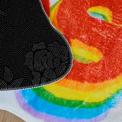 Rutschfeste Badematte aus weichem Fleece mit Regenbogenbuchstaben