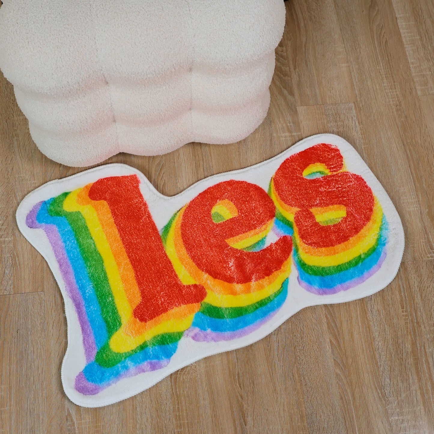 Rutschfeste Badematte aus weichem Fleece mit Regenbogenbuchstaben