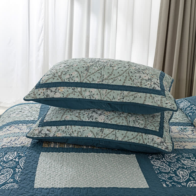Patchworkdecke aus Baumwolle mit kariertem botanischem Druck