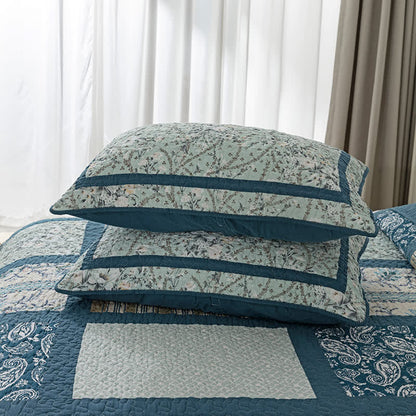 Patchworkdecke aus Baumwolle mit kariertem botanischem Druck