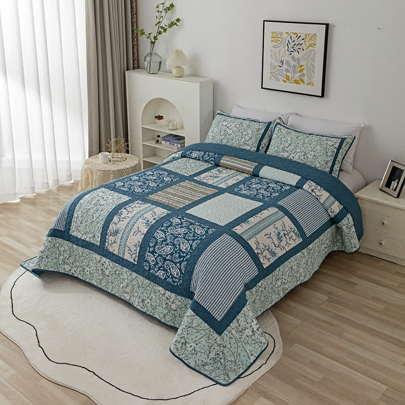 Patchworkdecke aus Baumwolle mit kariertem botanischem Druck