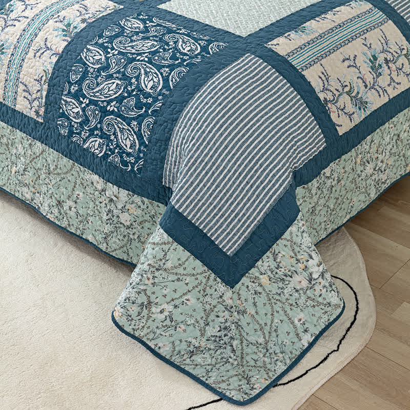 Patchworkdecke aus Baumwolle mit kariertem botanischem Druck