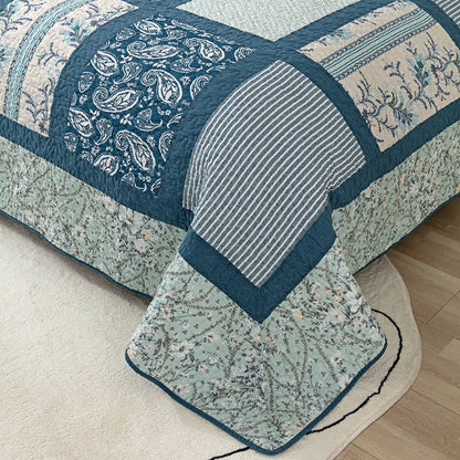 Patchworkdecke aus Baumwolle mit kariertem botanischem Druck