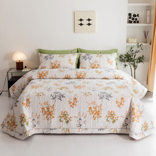 Orangefarbene Baumwollsteppdecke mit floralem Botanikdruck