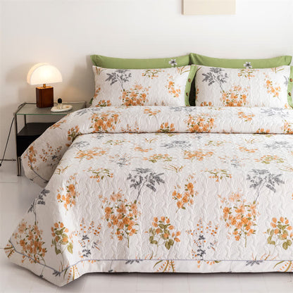 Orangefarbene Baumwollsteppdecke mit floralem Botanikdruck
