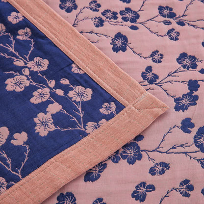 Wendesteppdecke aus Baumwollgaze-Jacquard mit pastoralem Blumenmuster