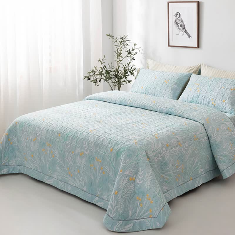 Elegante Steppdecke aus Baumwolle mit Pflanzendruck