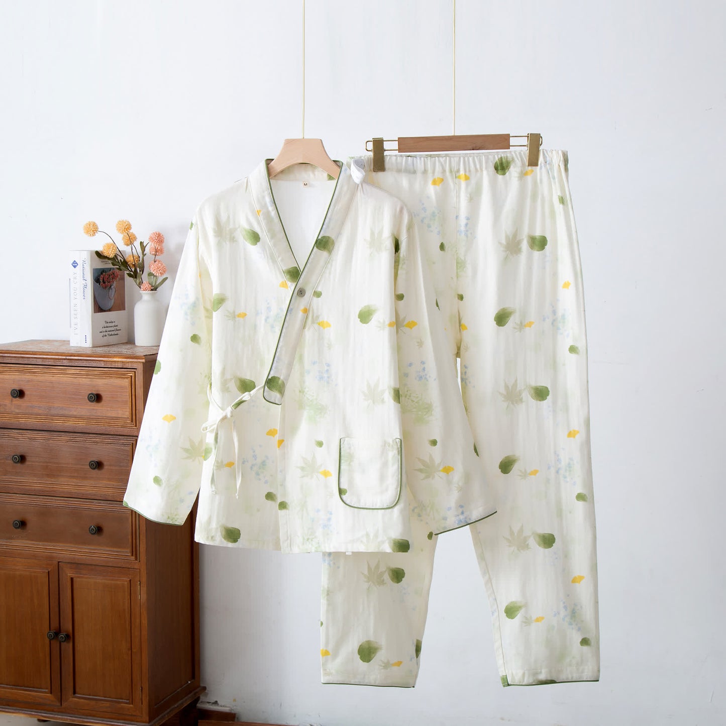 Verstellbares Pyjama-Set aus Baumwollgaze mit Blattmuster und Kimono