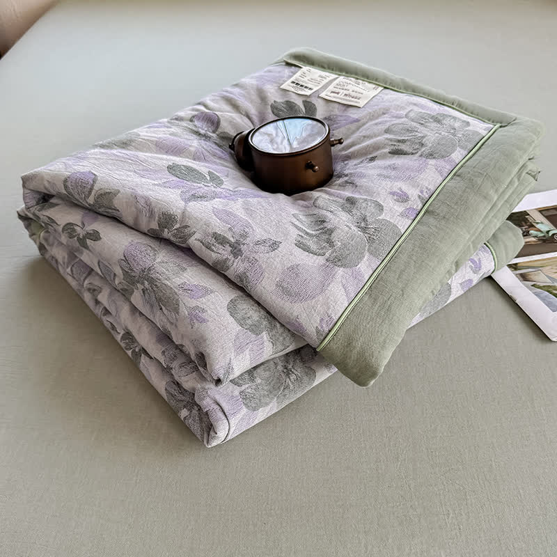 Elegante Sommerdecke aus reiner Baumwolle mit Blumenmuster und zweilagiger Gaze