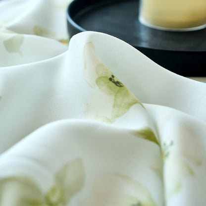 Seidig weiche Sommerdecke mit Schmetterlings-Blumenmuster