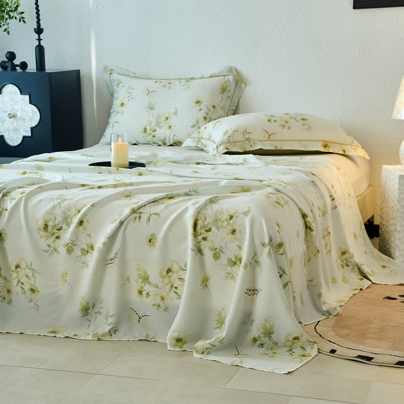 Seidig weiche Sommerdecke mit Schmetterlings-Blumenmuster