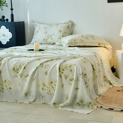 Seidig weiche Sommerdecke mit Schmetterlings-Blumenmuster