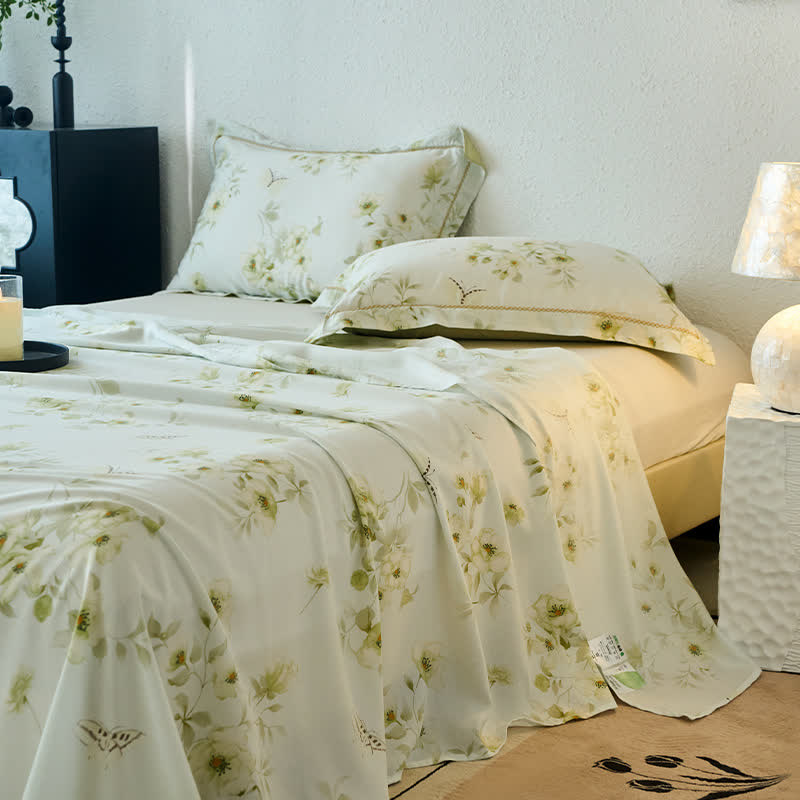Seidig weiche Sommerdecke mit Schmetterlings-Blumenmuster
