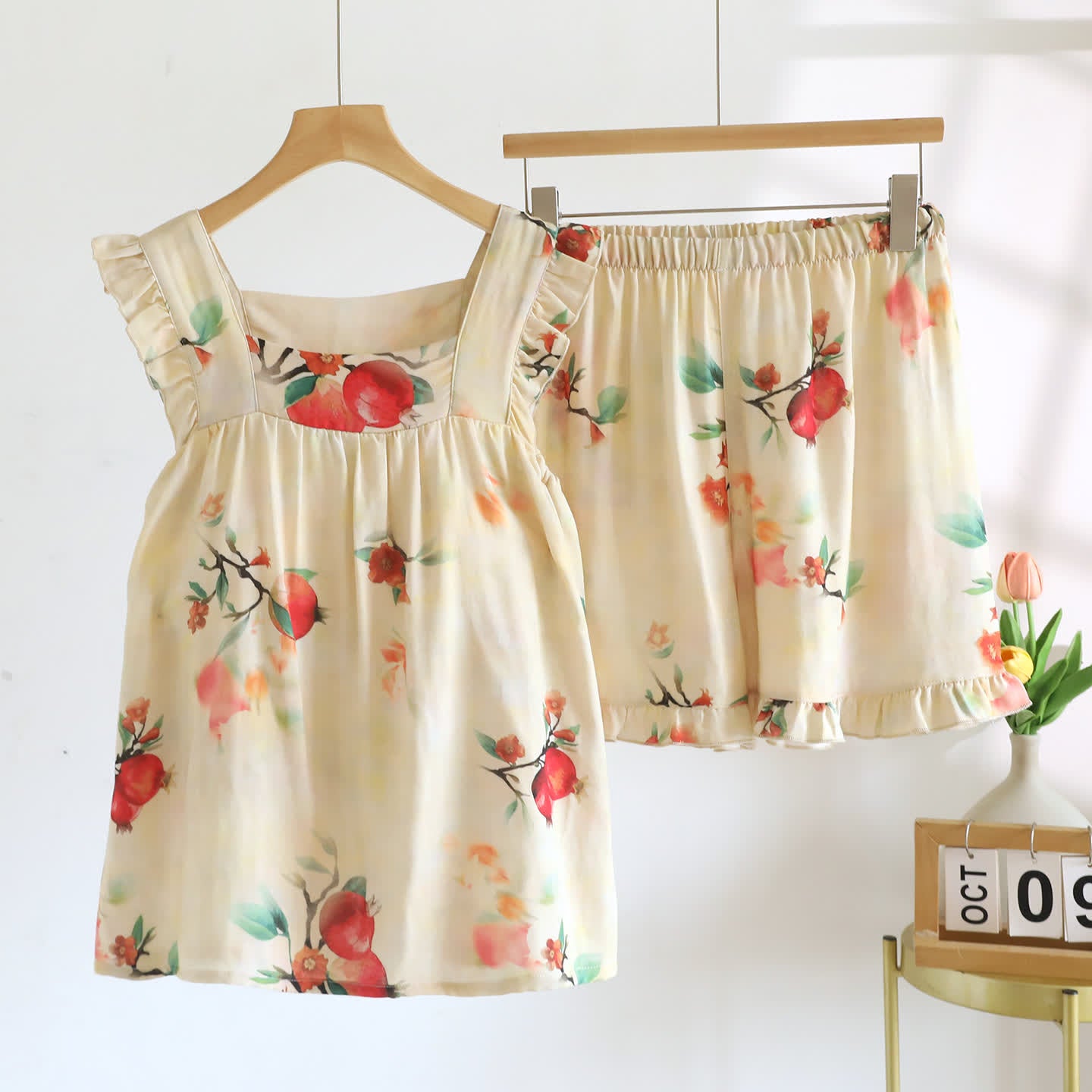 Gepolstertes Loungewear-Set mit Rüschen und Blumenmuster in Granatapfelgrün