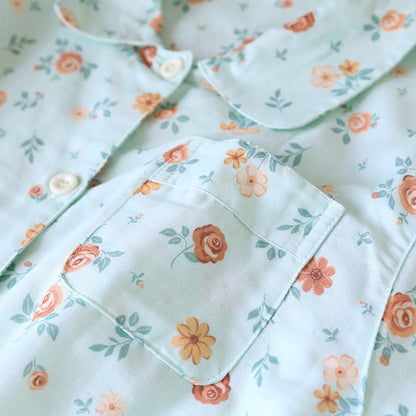 Rustikales Pyjama-Set aus doppelter Baumwollgaze mit Blumenmuster