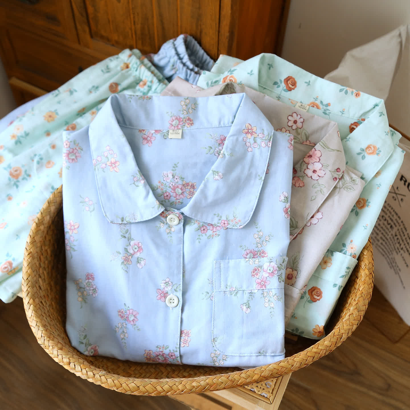 Rustikales Pyjama-Set aus doppelter Baumwollgaze mit Blumenmuster