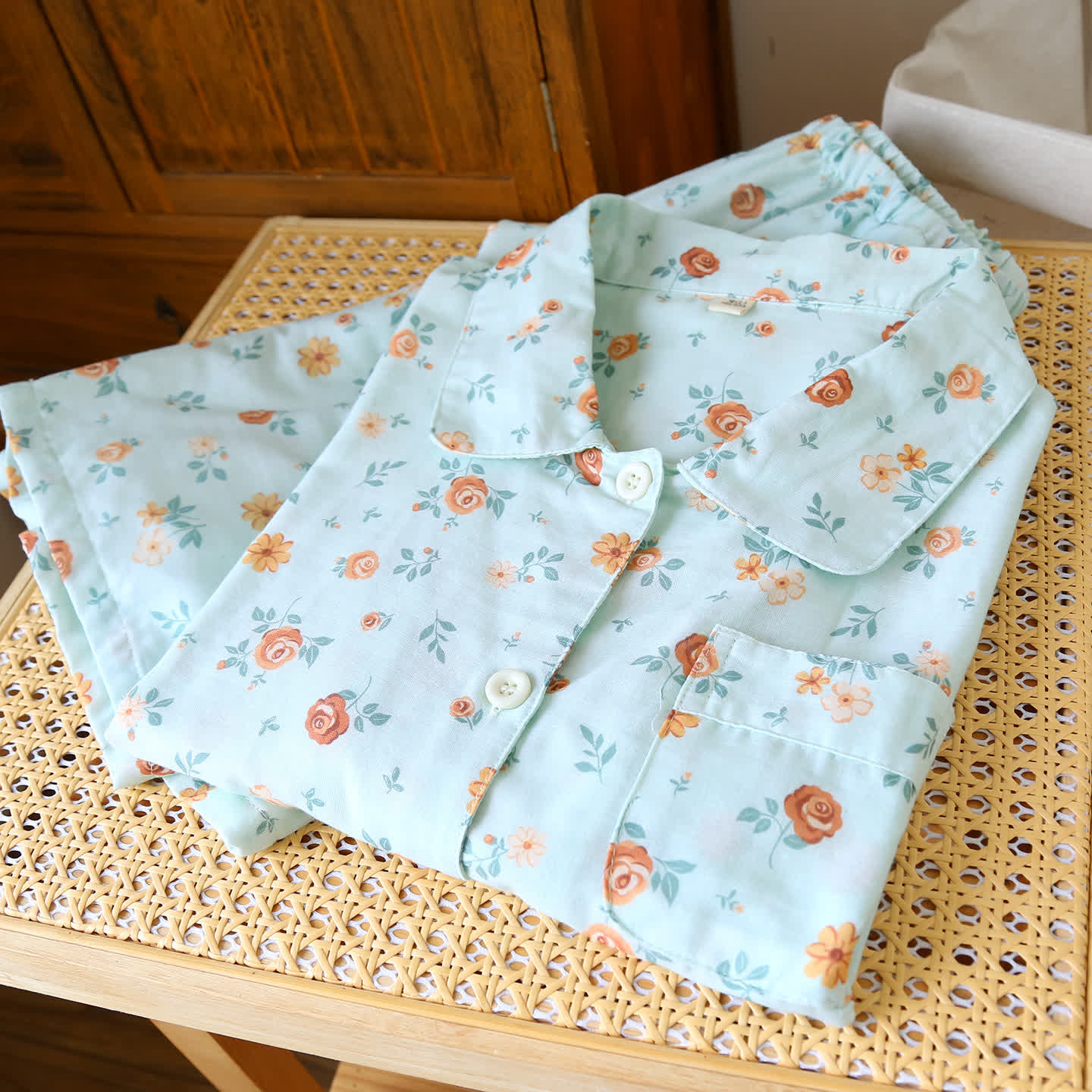 Rustikales Pyjama-Set aus doppelter Baumwollgaze mit Blumenmuster