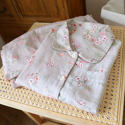 Rustikales Pyjama-Set aus doppelter Baumwollgaze mit Blumenmuster