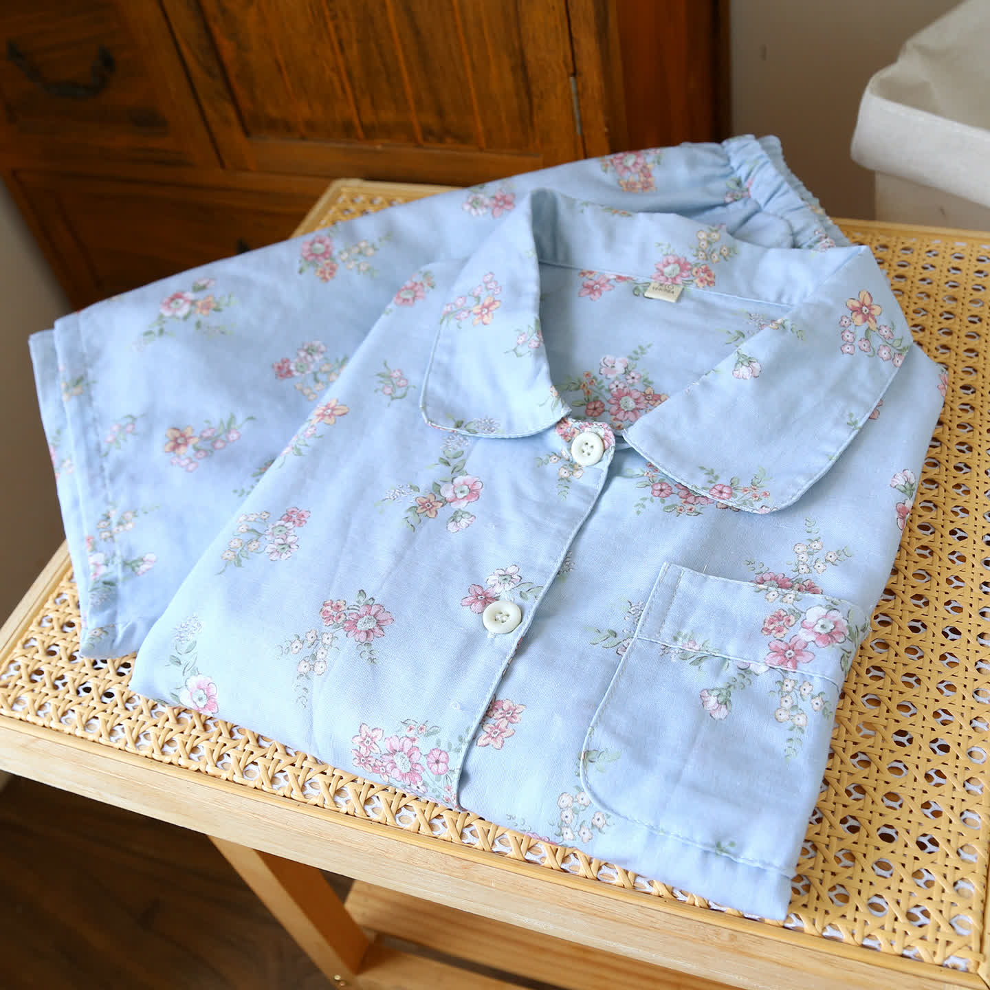 Rustikales Pyjama-Set aus doppelter Baumwollgaze mit Blumenmuster