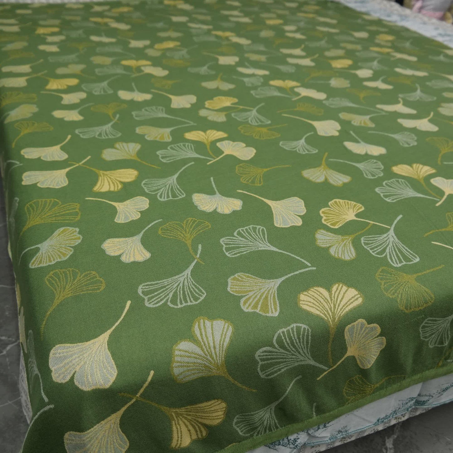 Grüne Ginkgoblatt-Sommerkühldecke