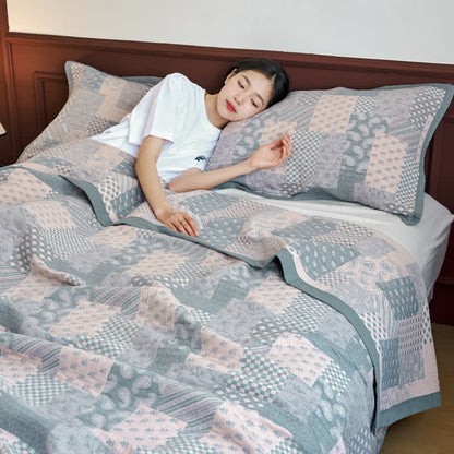 Tagesdecke aus Baumwollmusselin mit Patchwork-Karomuster
