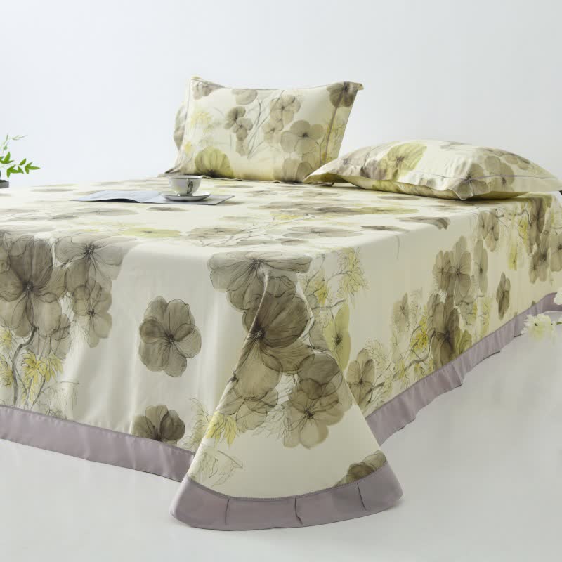 Kühle Tagesdecke aus Naturfaser mit Stiefmütterchen-Print