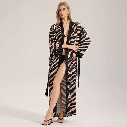 Langärmliger Kimono-Bademantel mit Zebramuster