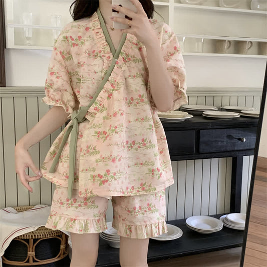 Rosa Pyjama-Set mit Blumenmuster und Rüschenärmeln