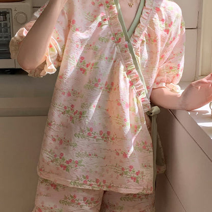 Rosa Pyjama-Set mit Blumenmuster und Rüschenärmeln