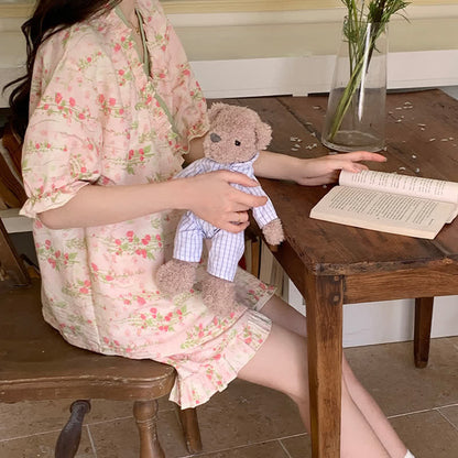 Rosa Pyjama-Set mit Blumenmuster und Rüschenärmeln