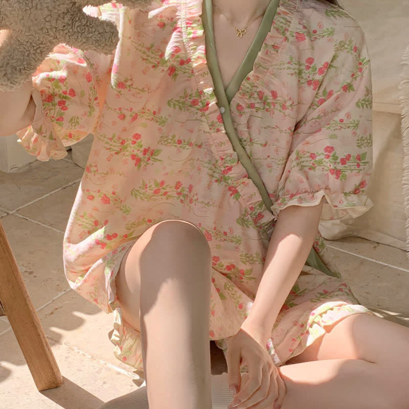Rosa Pyjama-Set mit Blumenmuster und Rüschenärmeln