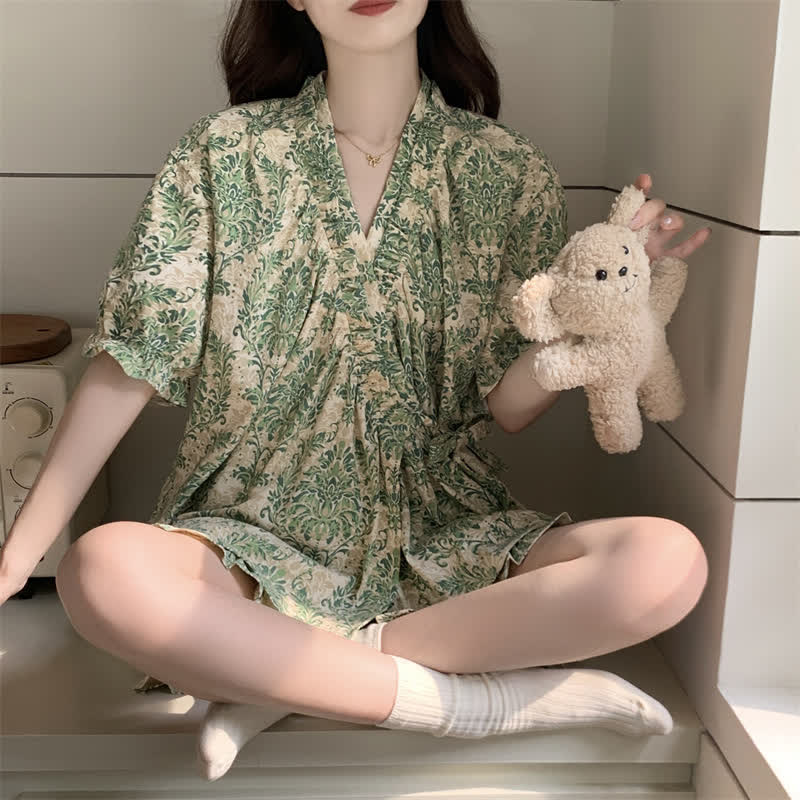 Grünes Pyjama-Set mit Blumenmuster und Rüschenärmeln