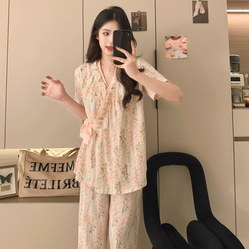 Kimono-Nachtwäscheset mit Blumen- und Blattmuster und Rüschen