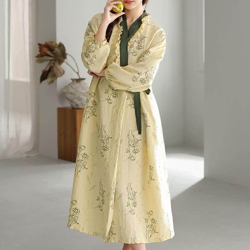Kimono-Bademantel mit Rosenmuster und Rüschenbesatz