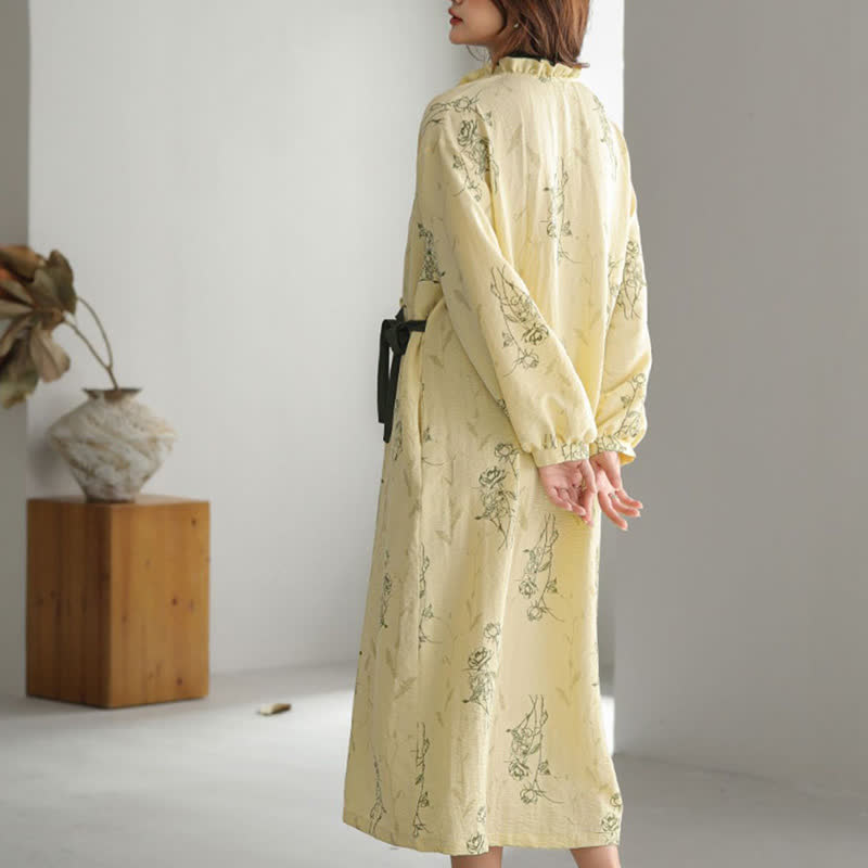 Kimono-Bademantel mit Rosenmuster und Rüschenbesatz