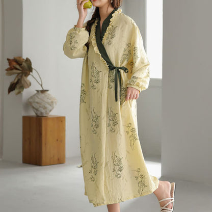 Kimono-Bademantel mit Rosenmuster und Rüschenbesatz