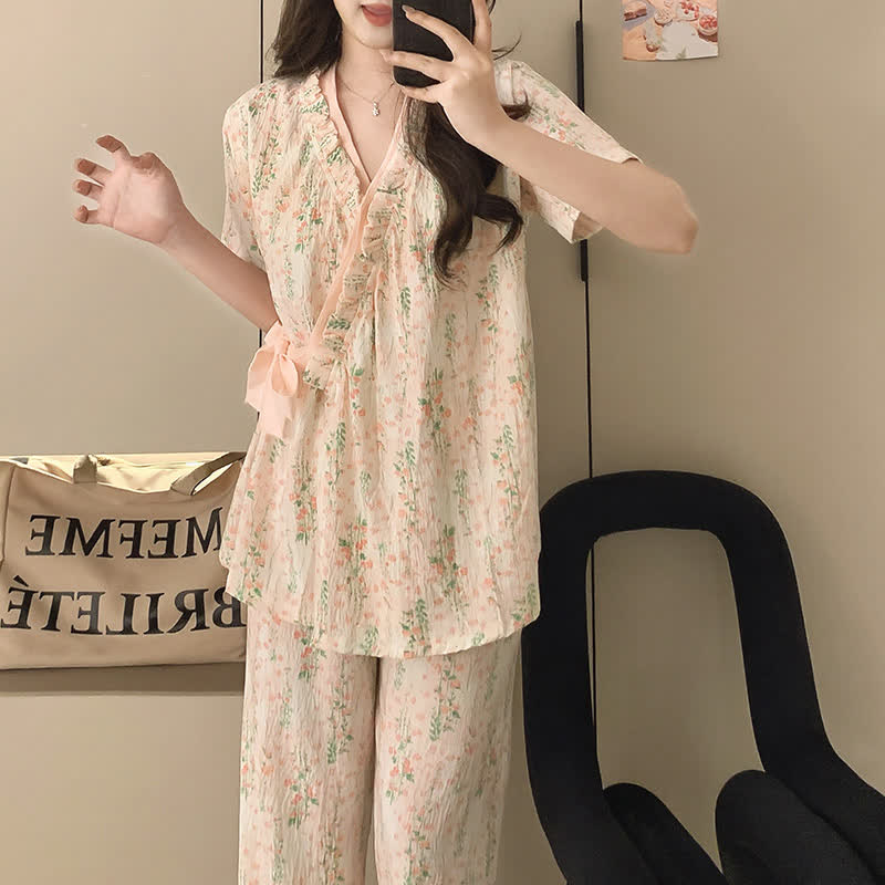 Kimono-Nachtwäscheset mit Blumen- und Blattmuster und Rüschen