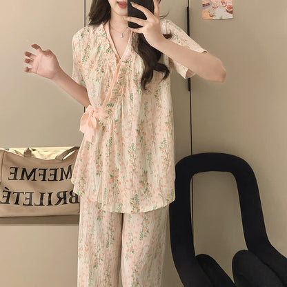 Kimono-Nachtwäscheset mit Blumen- und Blattmuster und Rüschen