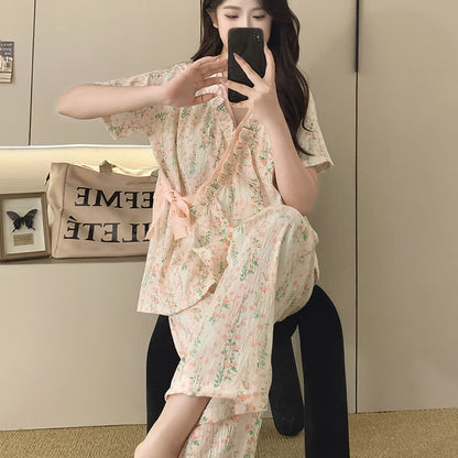 Kimono-Nachtwäscheset mit Blumen- und Blattmuster und Rüschen