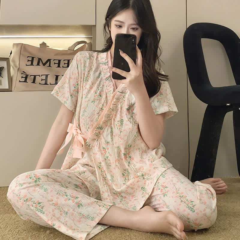 Kimono-Nachtwäscheset mit Blumen- und Blattmuster und Rüschen