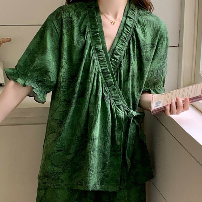 Stilvolles Pyjama-Set mit Rüschenärmeln und botanischem Muster